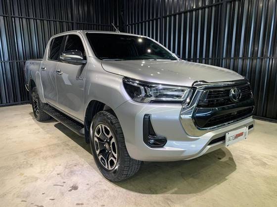 TOYOTA HILUX 2.8 D-4D TURBO DIESEL CD SRX 4X4 AUTOMÁTICO